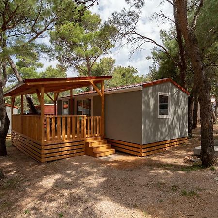 Camp Porat Hotel Povljana Ngoại thất bức ảnh