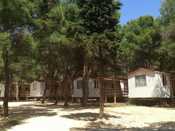 Camp Porat Hotel Povljana Ngoại thất bức ảnh