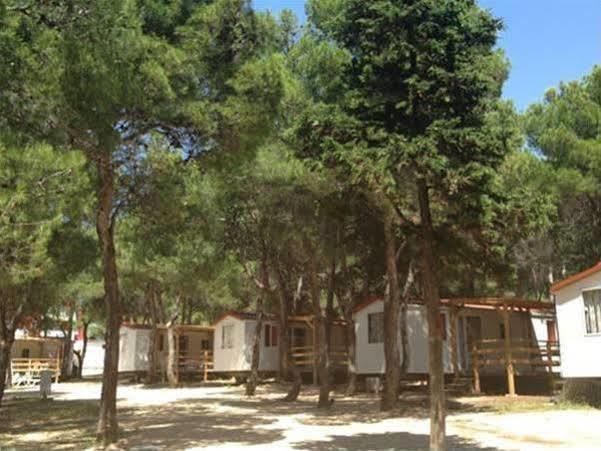 Camp Porat Hotel Povljana Ngoại thất bức ảnh