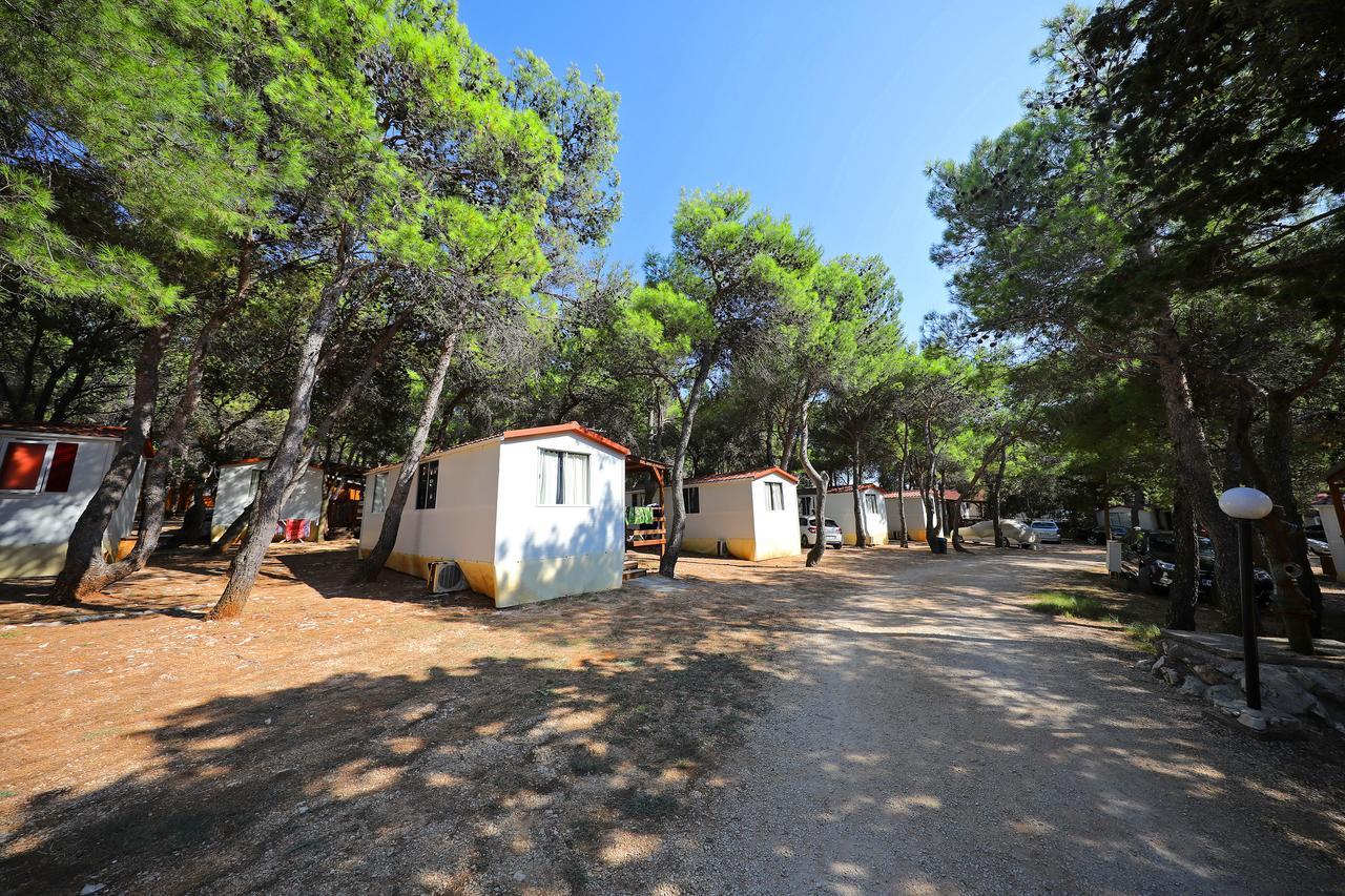 Camp Porat Hotel Povljana Ngoại thất bức ảnh