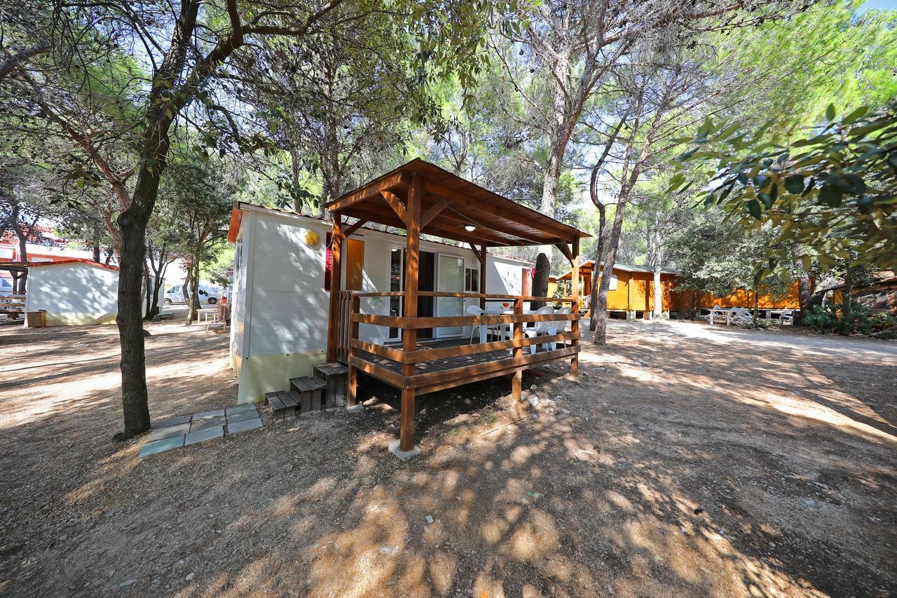 Camp Porat Hotel Povljana Ngoại thất bức ảnh