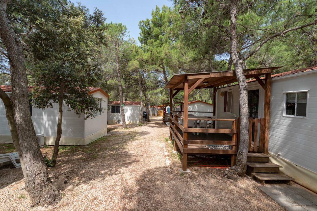 Camp Porat Hotel Povljana Ngoại thất bức ảnh