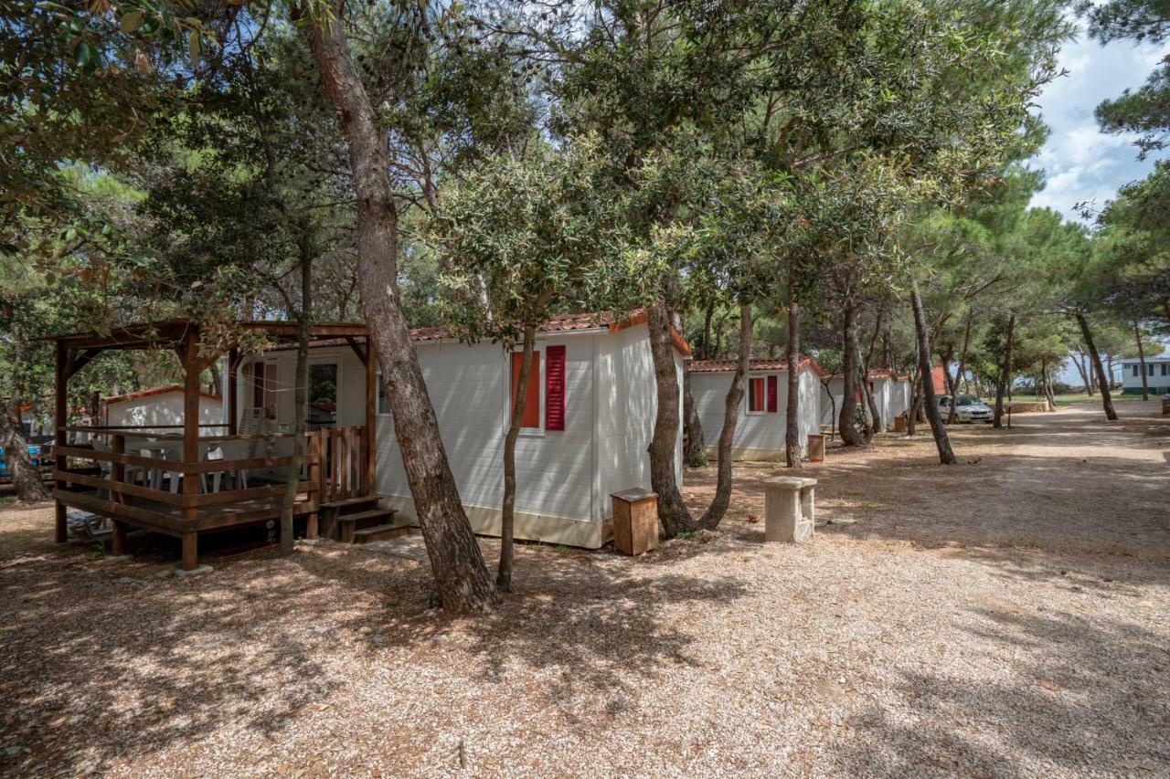 Camp Porat Hotel Povljana Ngoại thất bức ảnh