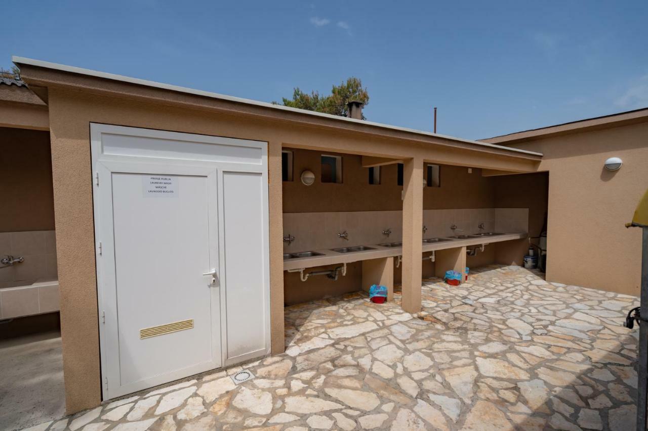 Camp Porat Hotel Povljana Ngoại thất bức ảnh