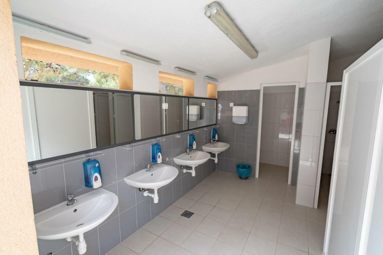 Camp Porat Hotel Povljana Ngoại thất bức ảnh