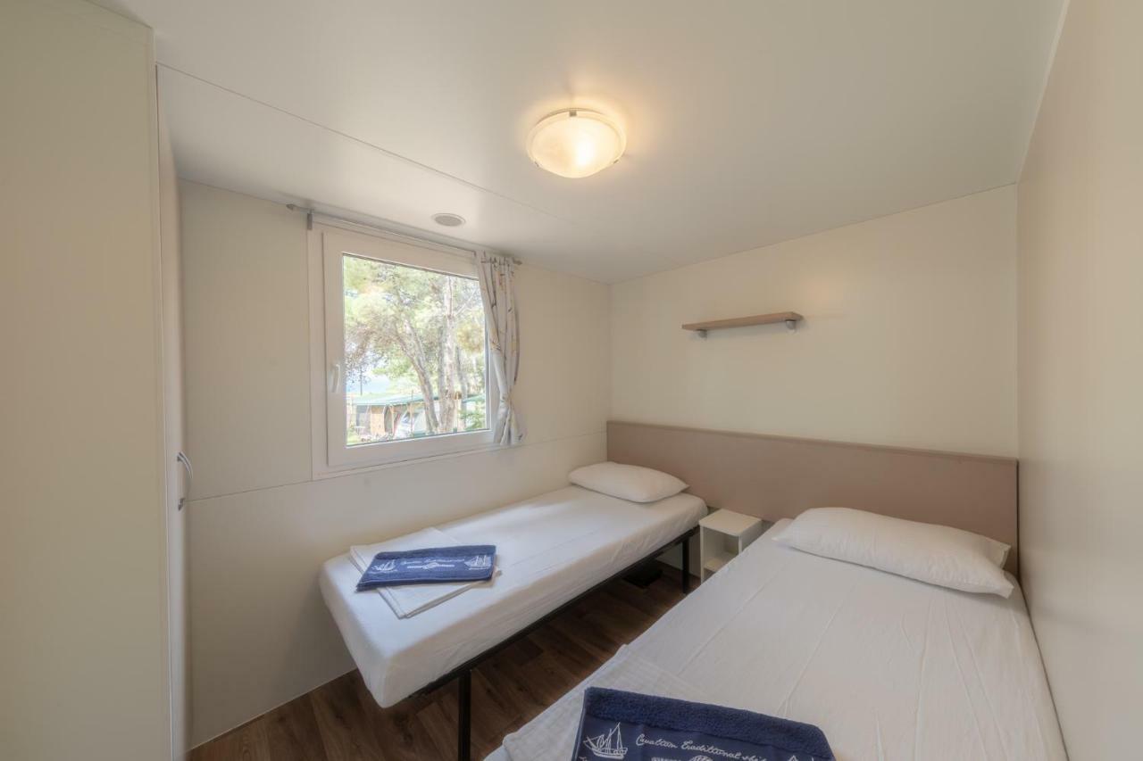 Camp Porat Hotel Povljana Ngoại thất bức ảnh