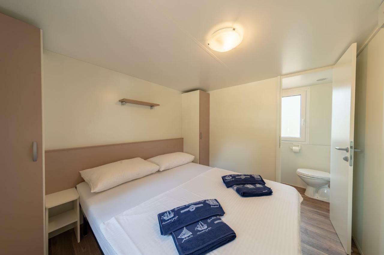 Camp Porat Hotel Povljana Ngoại thất bức ảnh