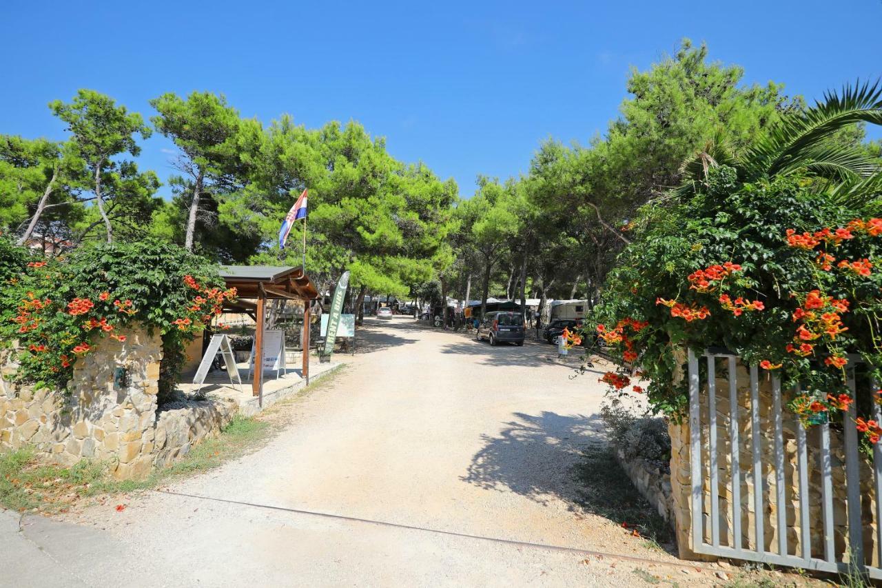 Camp Porat Hotel Povljana Ngoại thất bức ảnh