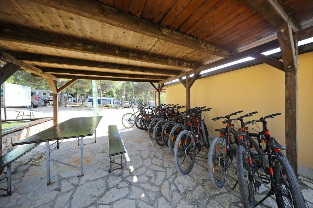 Camp Porat Hotel Povljana Ngoại thất bức ảnh