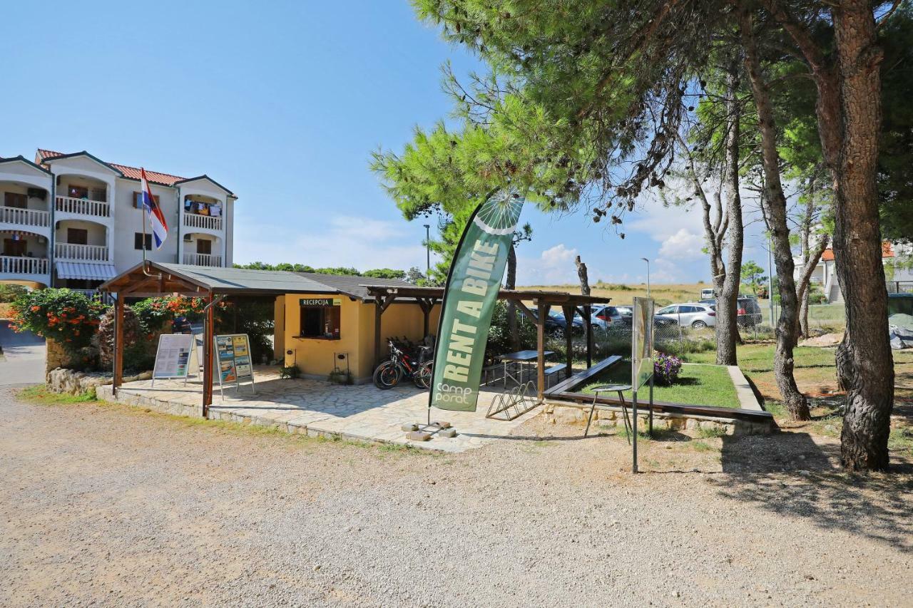 Camp Porat Hotel Povljana Ngoại thất bức ảnh